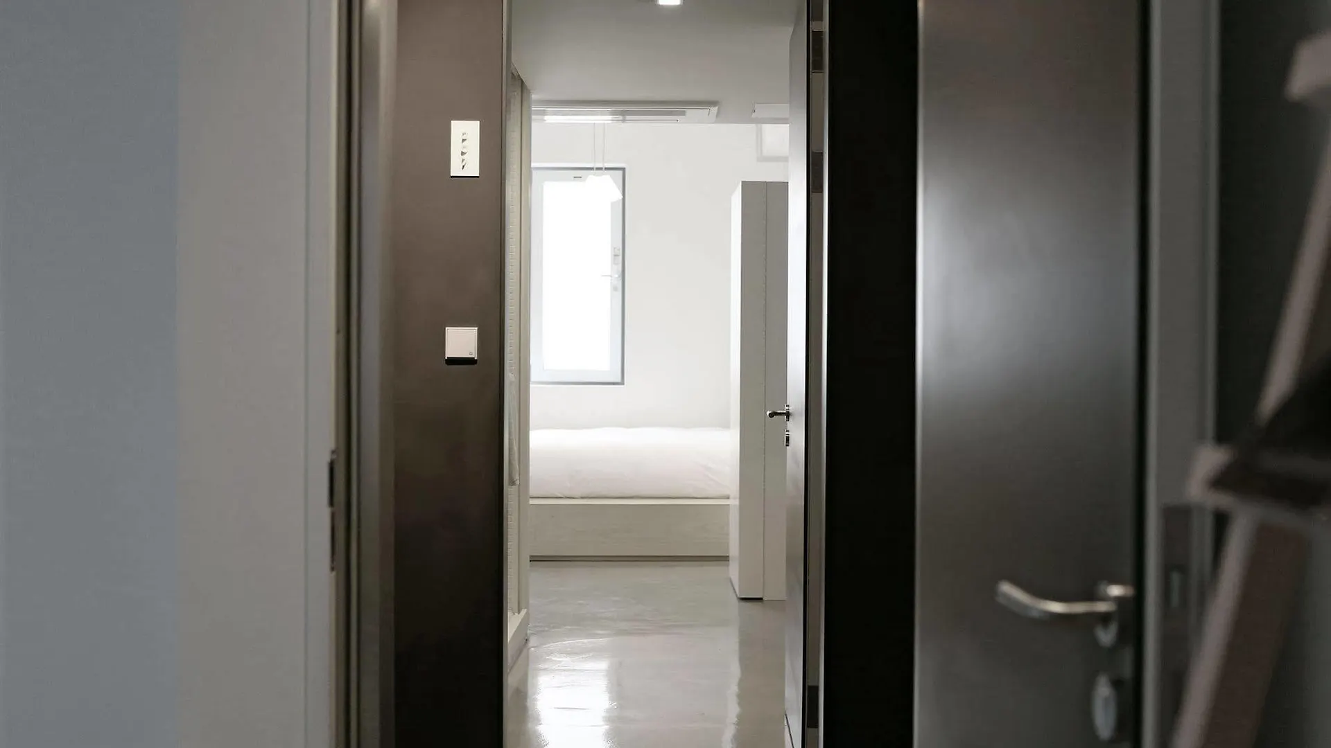 Small House Big Door Seoul 2*,